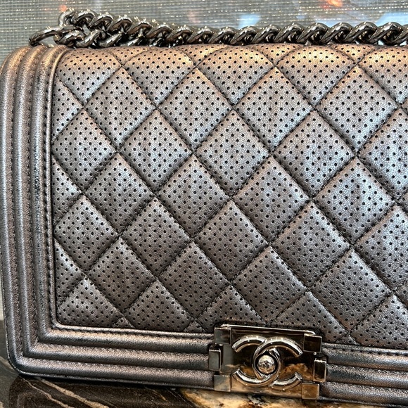 CHANEL Boy Bag (Medium) Perforated Dark Silver Leather - Picture 2 of 6